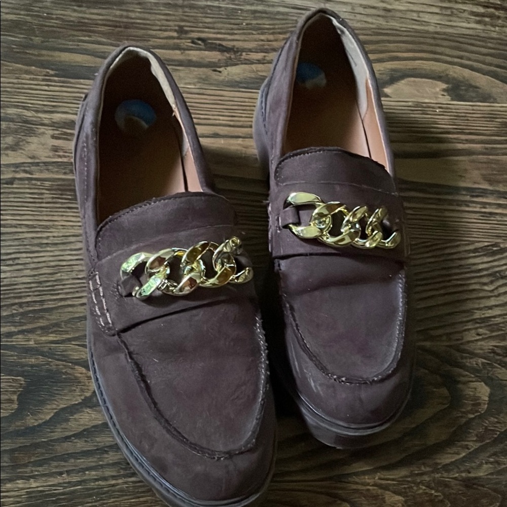 Elegant Brown and Gold Flats with Chain Accent